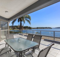 2 The Shores Soldiers Point - Waterfront - Uninterrupted Water Views INCLUDING ALL LINEN  TOWELS Free Wi-Fi - C Tourism