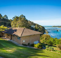 2 Water Crescent - Retro Haven - C Tourism