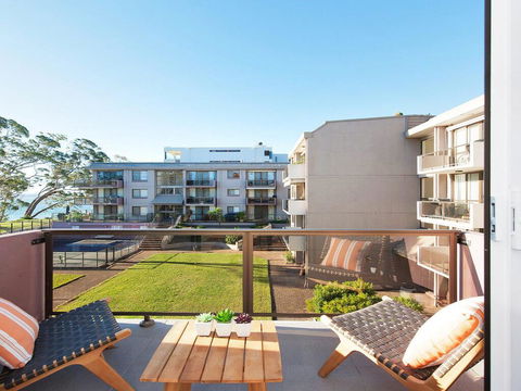 24 'The Poplars', 34 Magnus Street - Views, Aircon, WIFI, Netflix & Pool - C Tourism 2