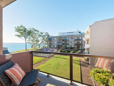 24 'The Poplars', 34 Magnus Street - Views, Aircon, WIFI, Netflix & Pool - C Tourism 0