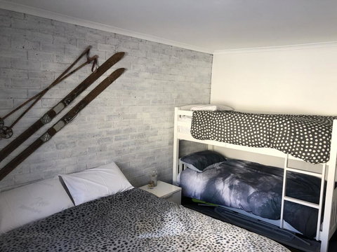 24 Hotham 1 Bed Apartment - C Tourism 1