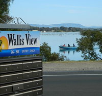 26 Wallis View - Opposite the Lake - 3 Bedroom Apartment - Sleeps 8 - C Tourism