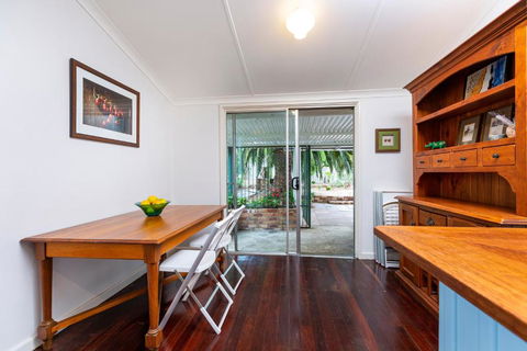 Camellia Cottage - PET FRIENDLY - Kwinana - C Tourism 4