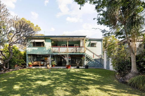Central Location, Character Home - C Tourism 0