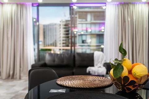 Central Luxury 3BR Apartment For Up To 8 Guests - C Tourism 0