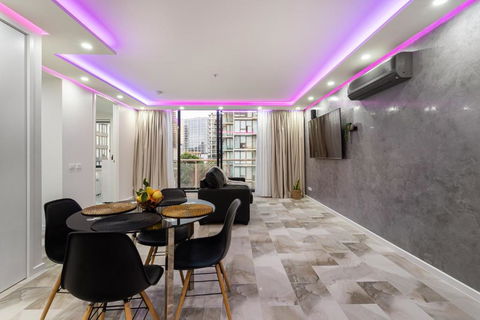 Central Luxury 3BR Apartment For Up To 8 Guests - C Tourism 3