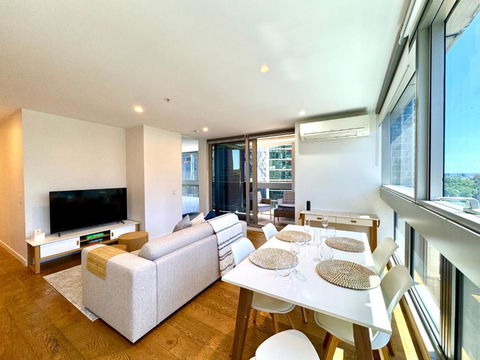 Central City Escape - Skyline Views, Pool & Parking - C Tourism 3