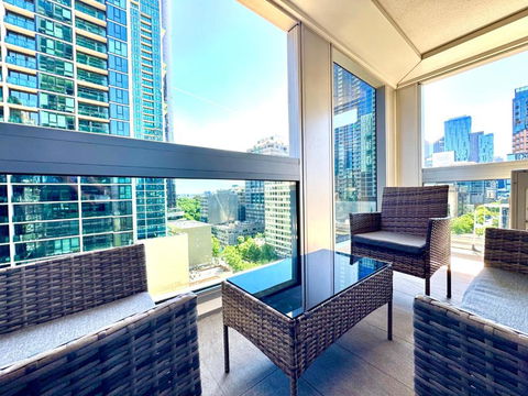 Central City Escape - Skyline Views, Pool & Parking - C Tourism 4