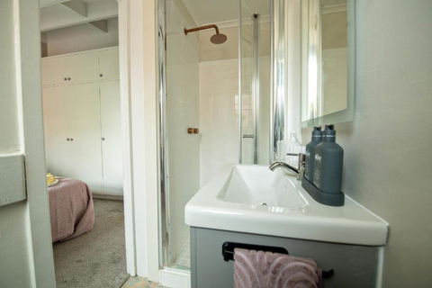 Charming 1 Bed Apartment Located Near St Kilda - C Tourism 3