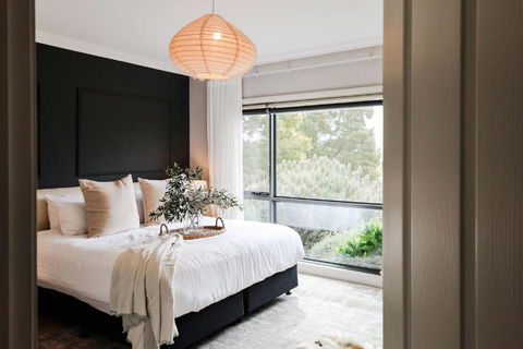 Chateau Clarence Luxurious Waterfront Retreat - C Tourism 3