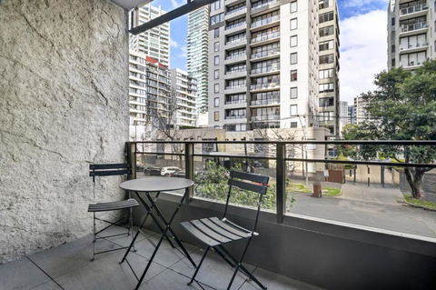 Chic 1-Bed South Melbourne Unit With Pool & Gym - C Tourism 4