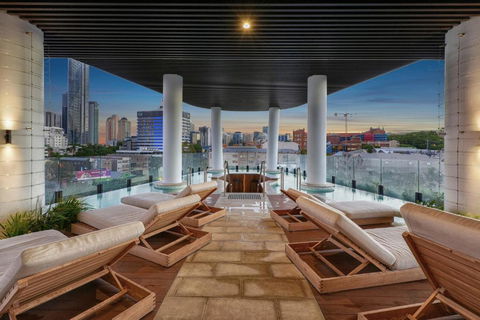 City High-Rise 1-Bed With Pool, Gym And Parking - C Tourism 0