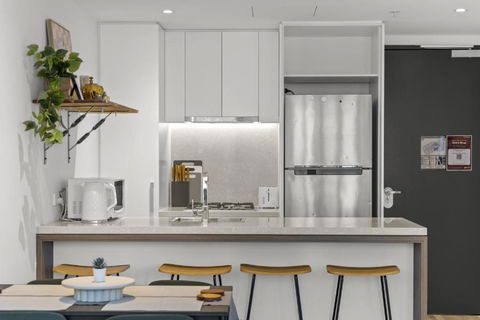 City High-Rise 1-Bed With Pool, Gym And Parking - C Tourism 1
