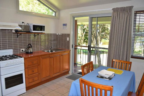 Coast And Country Cabin 5 - C Tourism 3