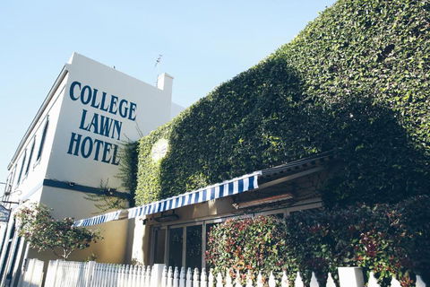 College Lawn Hotel - C Tourism 1