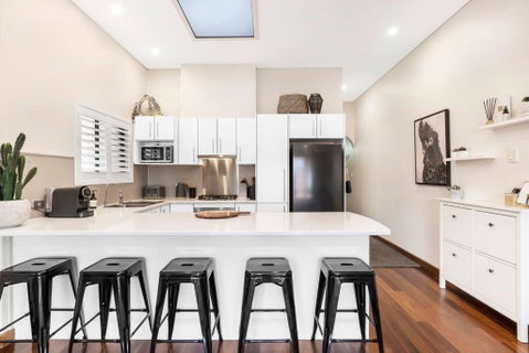 Cute As A Button - Picket Fence 3 Bed Stylish Home - C Tourism 1