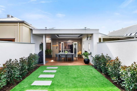 Cute As A Button - Picket Fence 3 Bed Stylish Home - C Tourism 2