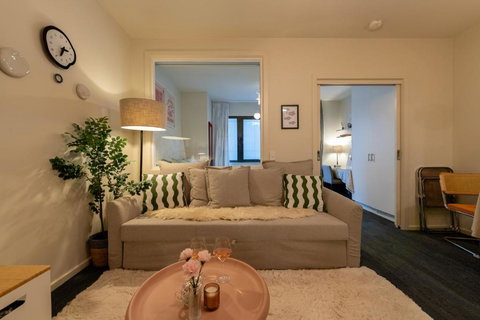 Deluxe Emporium 1BR Suite - Central Shopping Spot - C Tourism 2