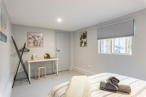 Detached Double Room - Seconds To Transport - Close To China Town - Shared Bathroom - C Tourism 1