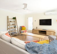 3 Bedroom Apartment Minutes from Main Beach - C Tourism