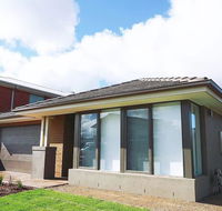 5Bed 2Bath Family House in Werribee - C Tourism
