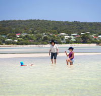9 Marshall Street - Large Family Holiday Home just Metres to the Beach - C Tourism