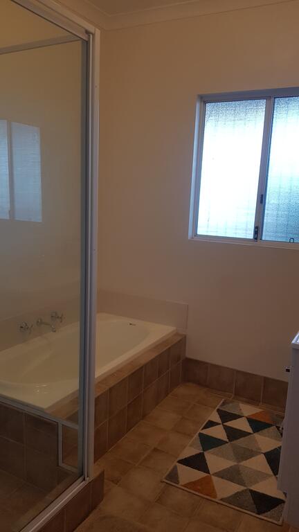 A Better Life Animal Sanctuary FarmStay - Private Two-Bedrooms, Lounge Room & Bathroom & Toilet, Shared Kitchen - C Tourism 2