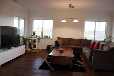 A Better Life Animal Sanctuary FarmStay - Private Two-Bedrooms, Lounge Room & Bathroom & Toilet, Shared Kitchen - C Tourism 3
