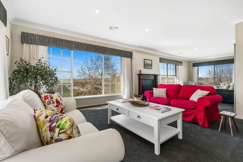 A House With A View, Molong. NSW - C Tourism 3