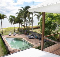 ABSOLUTE BEACHFRONT BLISS  NEWELL BEACH - C Tourism