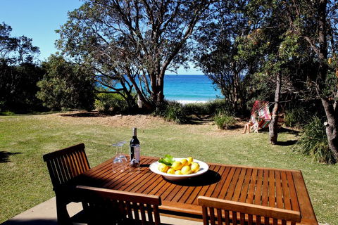 Absolute Beachfront Mollymook - C Tourism 1