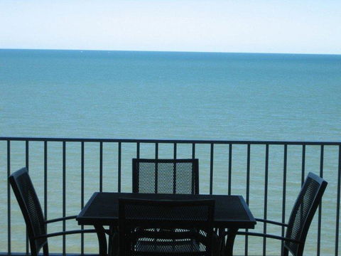 Absolute Beachfront With Million Dollar Views - C Tourism 0