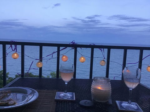 Absolute Beachfront With Million Dollar Views - C Tourism 1