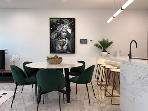 Eastgardens 4Bed 3Bath Brand New Townhouse 2 Car - C Tourism 3