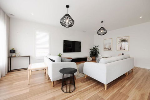 EDEN Spacious Torquay Family Escape - C Tourism 1