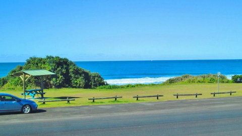 Edgewater 2, 2 - 12 Pacific Parade - C Tourism 0