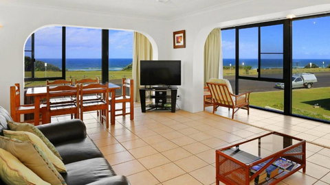 Edgewater 2, 2 - 12 Pacific Parade - C Tourism 1