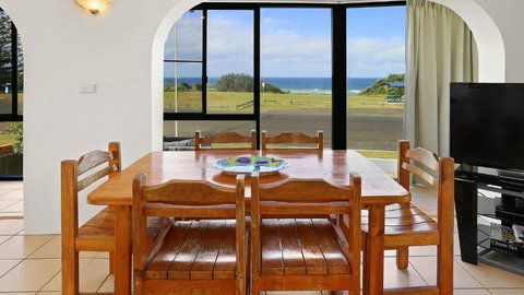 Edgewater 2, 2 - 12 Pacific Parade - C Tourism 3