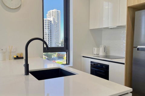 E.S. Surfers Paradise - C Tourism 2