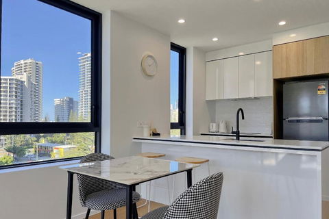 E.S. Surfers Paradise - C Tourism 3