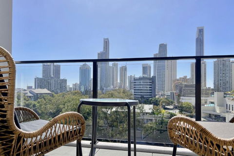 E.S. Surfers Paradise - C Tourism 4