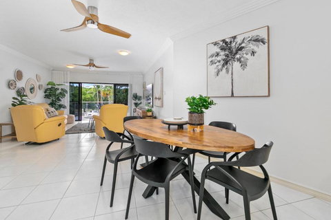 Elegant 3BR Cairns Esplanade Apartment With Pool - C Tourism 4