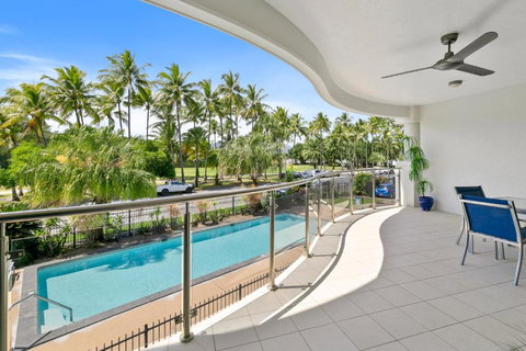 Elegant 3BR Cairns Esplanade Apartment With Pool - C Tourism 2