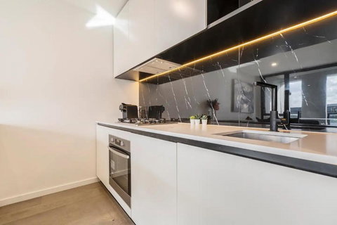 Elegant & Charming Apt In Vibrant Richmond - C Tourism 4