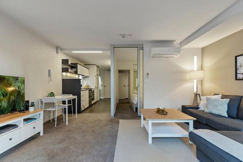 Elegant Harbourside 1-Bed With Private Balcony - C Tourism 3