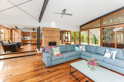 Elements - Echuca Holiday Homes - C Tourism 1