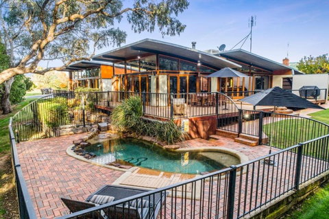 Elements - Echuca Holiday Homes - C Tourism 2