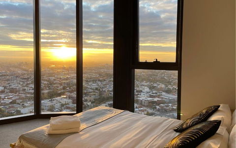 EQ Tower Modern Apartments Melbourne Central CBD - C Tourism 4