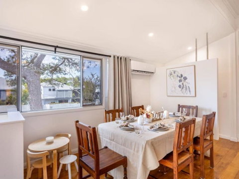 Family Friendly Cozy 4BR House At Annerley - C Tourism 1