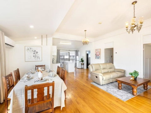 Family Friendly Cozy 4BR House At Annerley - C Tourism 2